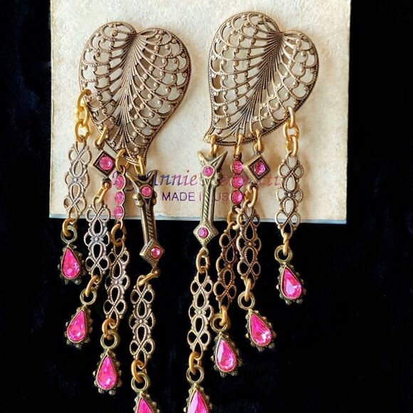 Banana Bob filagree heart deep pink crystal chandelier earrings vintage new - Picture 8 of 10